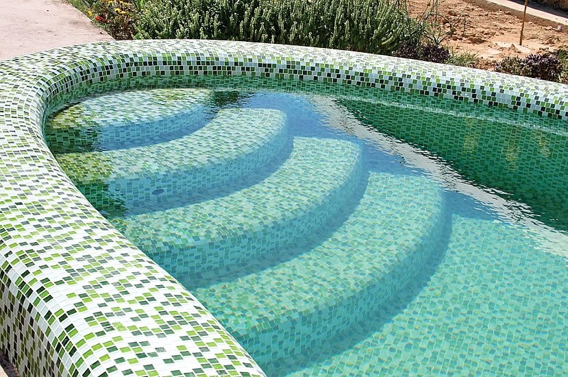 Плитка и мозаика для бассейнов